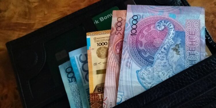 Ветераны, семьи погибших и жертвы ЧС: более 207 тыс. казахстанцев получают специальное госпособие