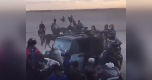 Машина влетела в участников кокпара в Кызылординской области (ВИДЕО)