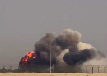 Самолёт разбился на авиашоу в Дубае (ВИДЕО)