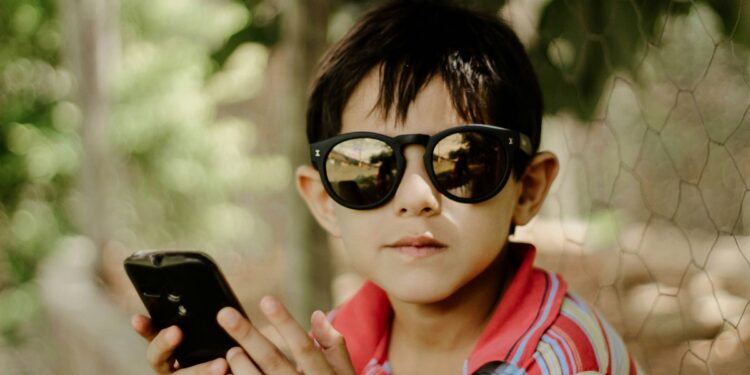 Дети в соцсетях с 5 лет: депутат предлагает ввести ограничения (ВИДЕО)