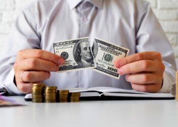 Банки начнут списывать кредиты, оформленные мошенниками через онлайн-сервисы