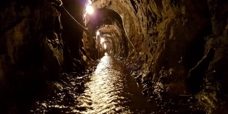 Рабочие едва не погибли: на руднике «Жомарт» снова обрушилась шахта (ВИДЕО)