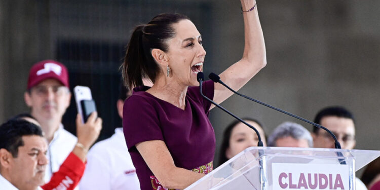 Домогательства до президента: Мексику потряс инцидент в центре столицы (ВИДЕО)