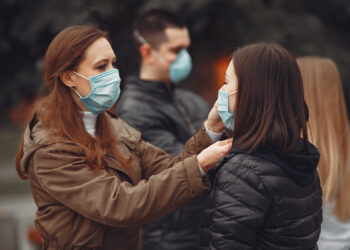 Маски снова обязательны: в больницах Астаны ужесточили санитарные правила