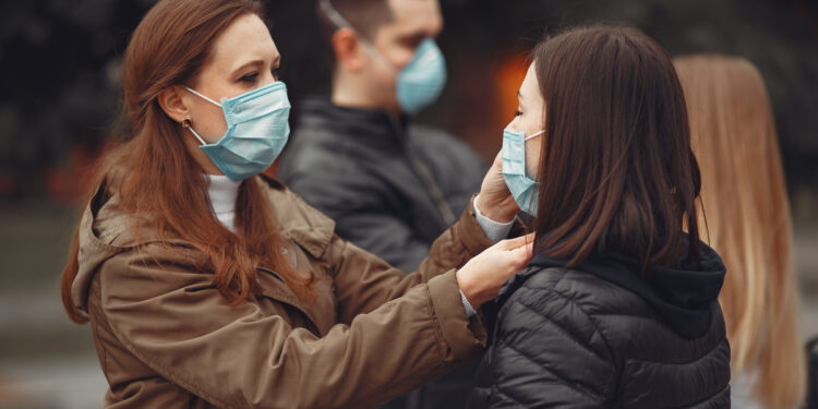 Маски снова обязательны: в больницах Астаны ужесточили санитарные правила