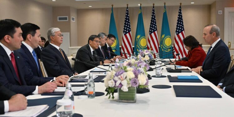 В Вашингтоне прошли переговоры Токаева с главой совета директоров Chevron