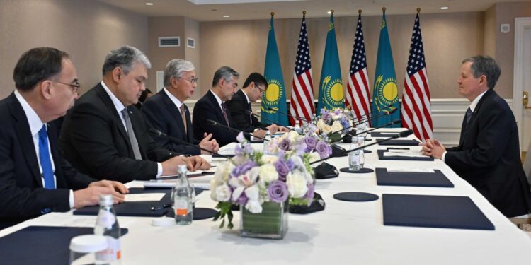 Касым-Жомарт Токаев принял американского сенатора Стива Дэйнса