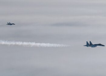 В Акорде сообщили, что борт президента сопровождают Су-35 Минобороны РФ (ВИДЕО)