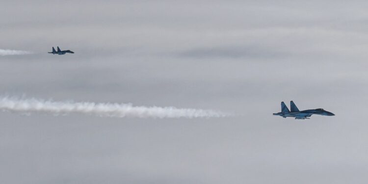 В Акорде сообщили, что борт президента сопровождают Су-35 Минобороны РФ (ВИДЕО)