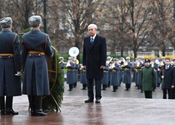 Касым-Жомарт Токаев в Москве возложил цветы к Могиле неизвестного солдата