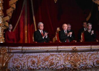 Токаев с Путиным посетили Гала-концерт мастеров искусств Казахстана в Большом театре 