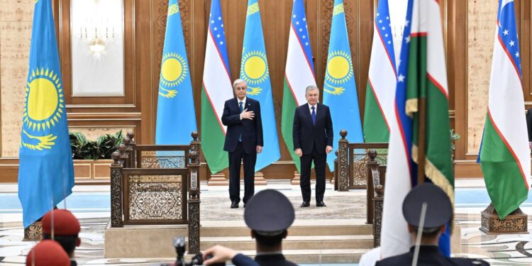 В Ташкенте прошла официальная церемония приветствия Токаева