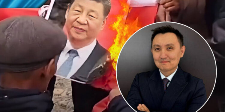 Сжигание флагов в Казахстане: политолог предупреждает о последствиях для страны