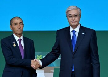 Токаев наградил 30 работников агропромышленного комплекса