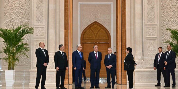 Президенты стран Центральной Азии и Азербайджана посетили Центр исламской цивилизации