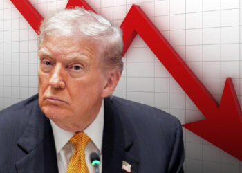 Почему рейтинг Дональда Трампа стремительно падает?