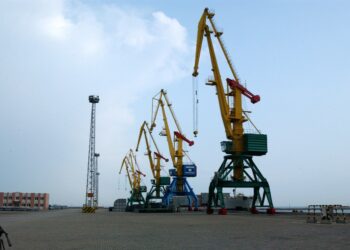 Казахстан запустит трансграничные хабы: ожидается рост экспорта несырьевых товаров на 30%