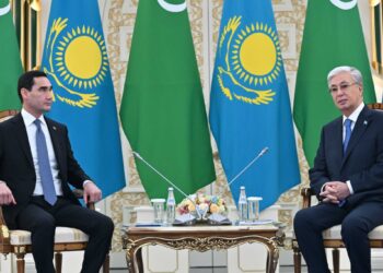 Президенты Казахстана и Туркменистана провели переговоры в Акорде