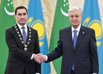Токаев наградил президента Туркменистана орденом «Алтын Қыран»