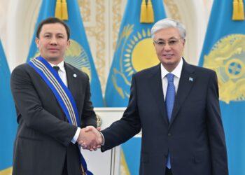 Это история силы духа: Токаев поздравил Головкина и наградил орденом «Барыс» I степени