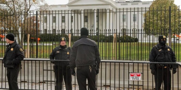 Стрельба рядом с Белым домом: погибли двое гвардейцев