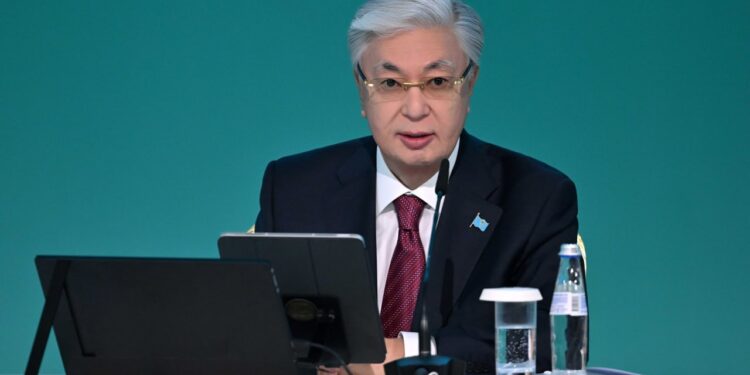 Выборы районных акимов: Токаев поручил тщательно взвесить преимущества и недостатки выборности