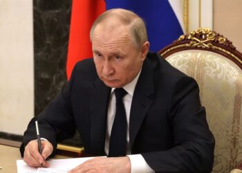 Отбирать солдат в армию России будут круглый год: Путин подписал закон