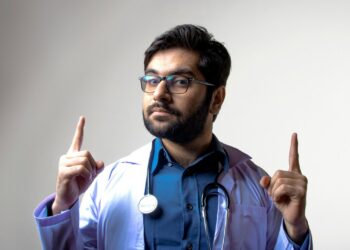 В Казахстане ужесточают наказание за нападение на медиков