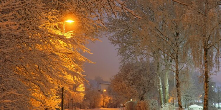 В Алматы выпал первый снег (ВИДЕО)