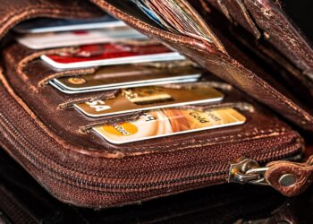 Мошенническую схему с банковскими картами раскрыли в ЗКО