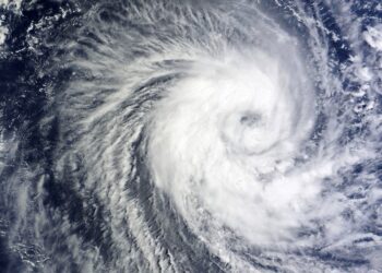 Филиппины под ударом стихии: тайфун «Калмаеги» унес жизни 140 человек