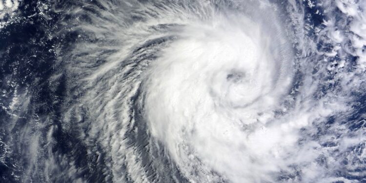 Филиппины под ударом стихии: тайфун «Калмаеги» унес жизни 140 человек