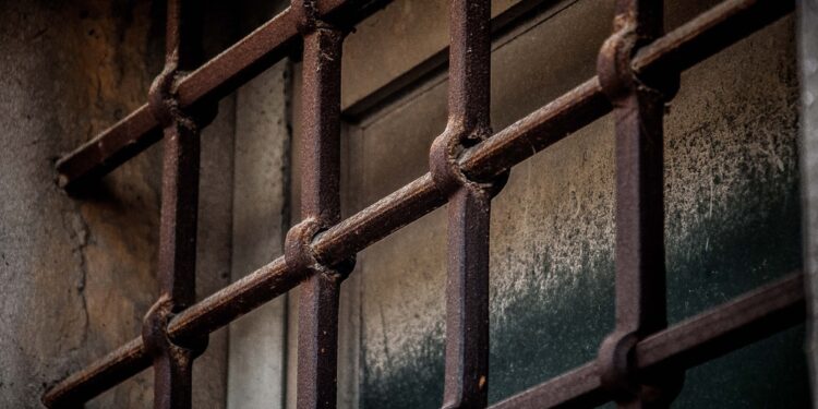 Арест за обман: в Семее разоблачили мужчину, притворявшегося инвалидом (ВИДЕО)