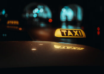 Пассажир сбежал, не заплатив таксисту с нарушением слуха (ВИДЕО)