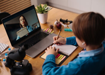 Первая смена школ Астаны 17 декабря переходит на дистанционное обучение