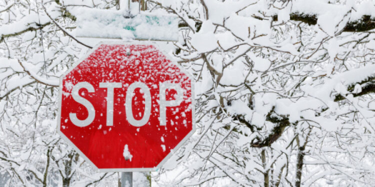 Проезда нет: КазАвтоЖол обновил данные по закрытым из-за непогоды дорогам