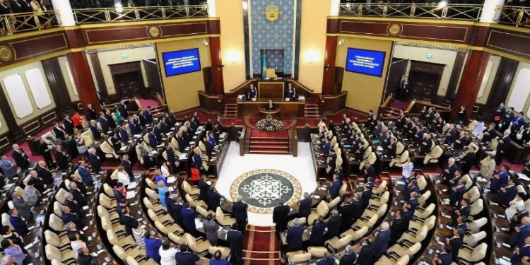 Какие новые законопроекты поступили в Мажилис