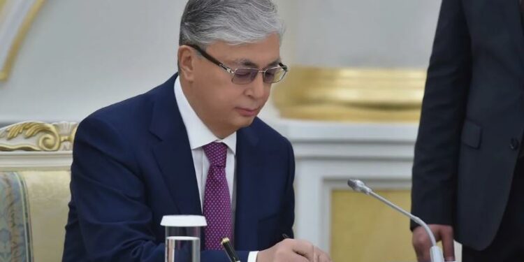 Токаев подписал закон по вопросам административной юстиции и оказания юрпомощи