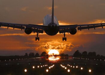 Пассажиры рейса Стамбул — Актобе оказались в степи под Актау: часть отказалась покидать самолёт