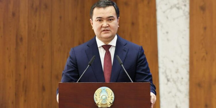 За каждое слово нужно нести ответственность: аким Астаны отчитал депутата