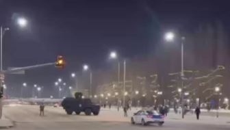 В Астане временно перекрыли улицы из-за кортежа (ВИДЕО)