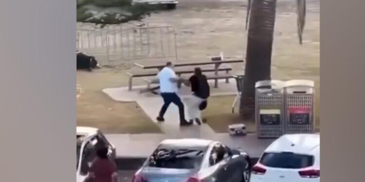 Стрельба на пляже Бонди-Бич в Сиднее: минимум 12 погибших и десятки раненых