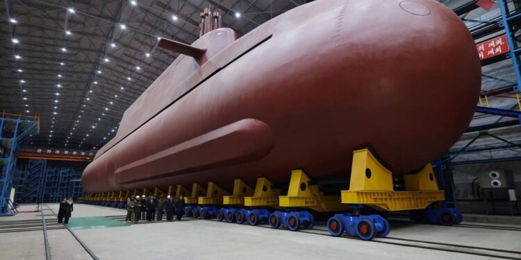Северная Корея обнародовала фото новой атомной субмарины