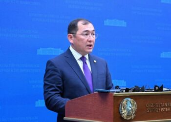 Айбек Смадияров сообщил, что покидает МИД