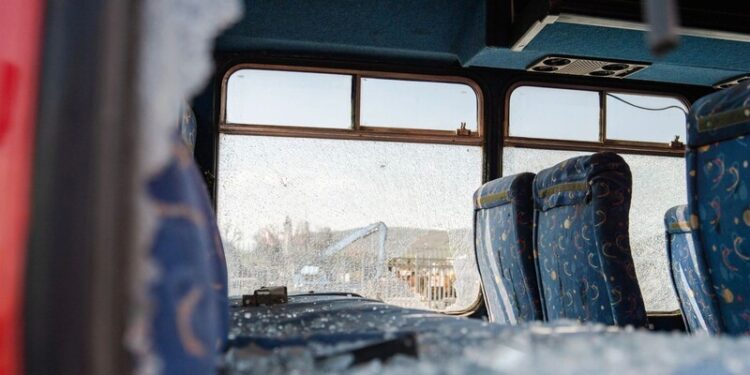 Пятеро погибших и 11 пострадавших: автобус с иностранцами перевернулся в Актюбинской области