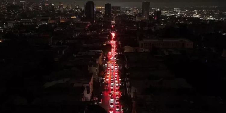 Блэкаут накрыл Сан-Франциско: более 130 тысяч домов остались без света