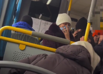 Людям нечем дышать: бабушку выгнали из автобуса в Алматы (ВИДЕО)