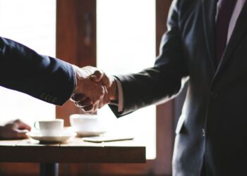 Казахстан укрепляет отношения с Россией, Китаем и США