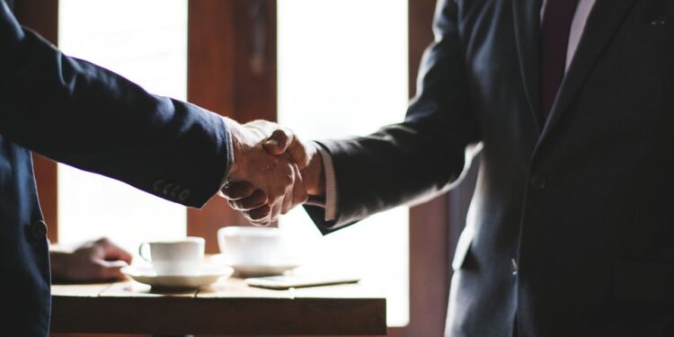 Казахстан укрепляет отношения с Россией, Китаем и США