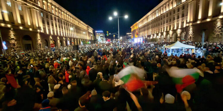 Массовые протесты в Болгарии: тысячи людей вышли на улицы против проекта бюджета